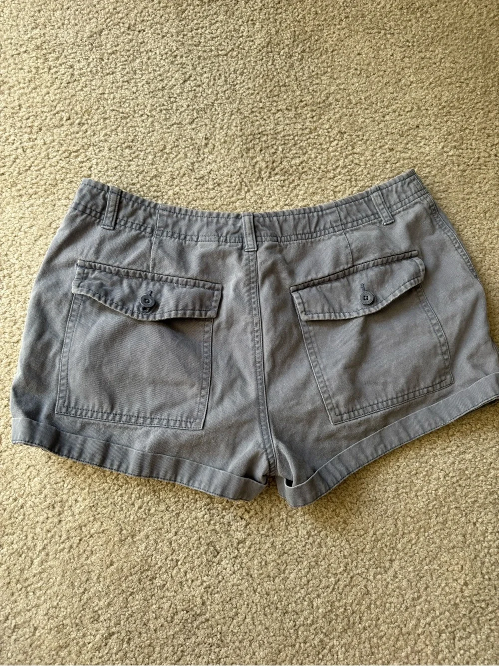 Old Navy Light Gray Women's Casual Bermuda Shorts